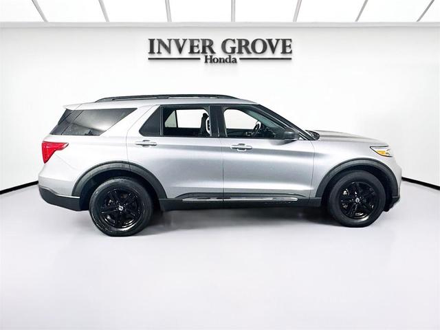 Photo of 2021 Iconic Silver Metallic Ford Explorer