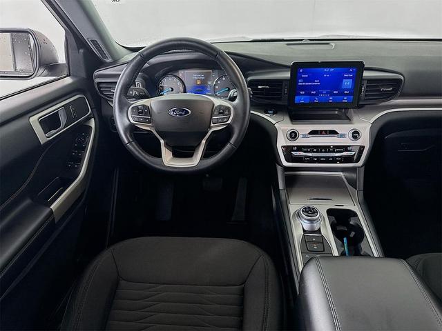 Photo of 2021 Iconic Silver Metallic Ford Explorer
