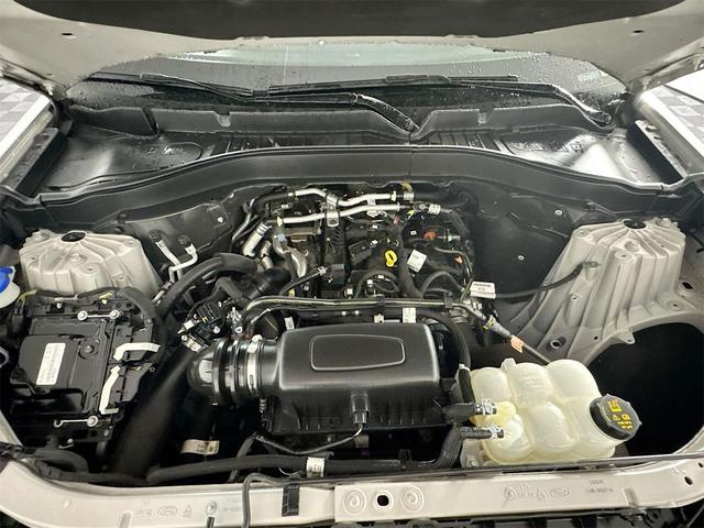 Photo of 2021 Iconic Silver Metallic Ford Explorer