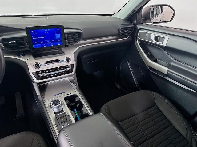 Photo of 2021 Iconic Silver Metallic Ford Explorer