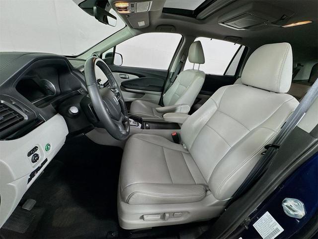 Photo of 2022 Blue Honda Pilot