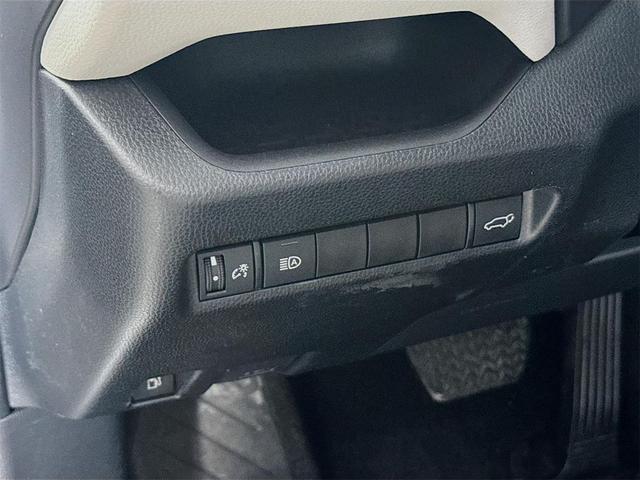 Photo of 2022 Silver Toyota RAV4 Hybrid