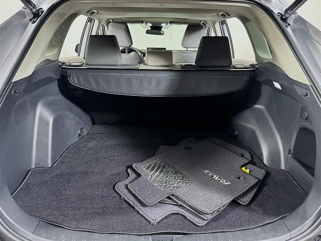 Photo of 2022 Silver Toyota RAV4 Hybrid