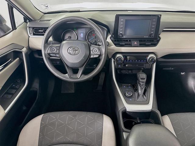 Photo of 2022 Silver Toyota RAV4 Hybrid
