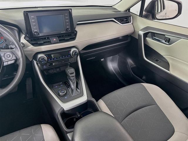 Photo of 2022 Silver Toyota RAV4 Hybrid