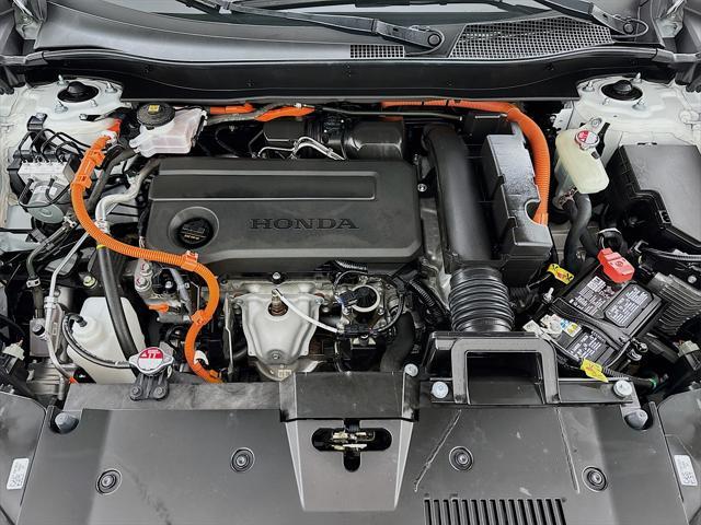 Photo of 2024 White Honda CR-V Hybrid
