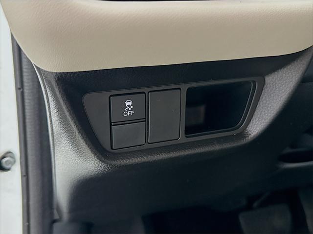 Photo of 2023 Platinum White Pearl Honda HR-V