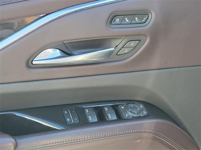 Photo of 2021 Crystal White Tricoat Cadillac Escalade