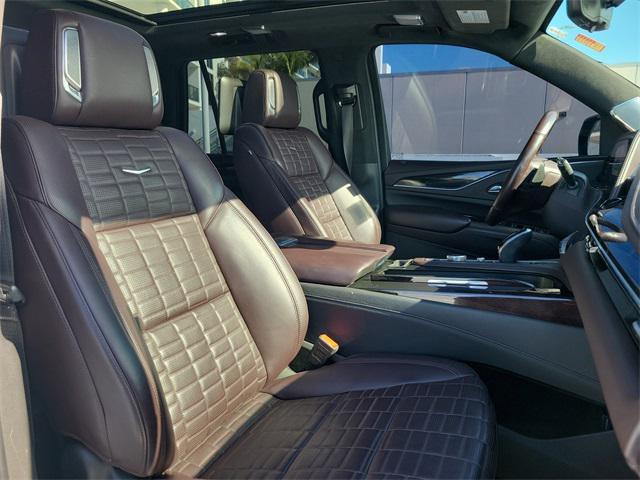 Photo of 2021 Crystal White Tricoat Cadillac Escalade