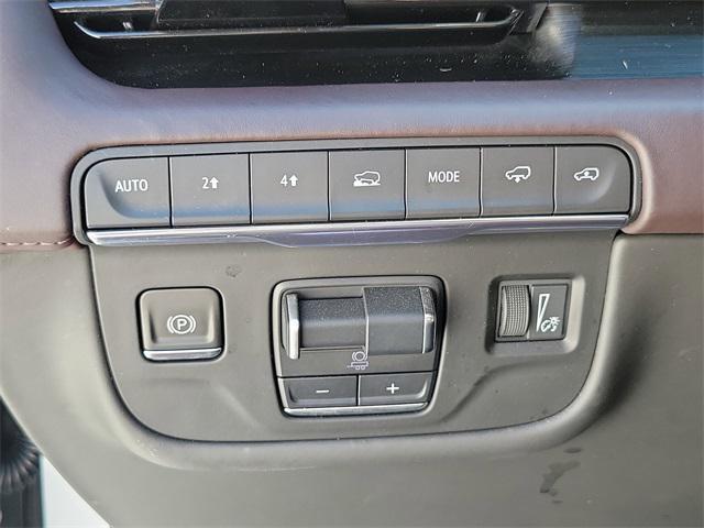 Photo of 2021 Crystal White Tricoat Cadillac Escalade