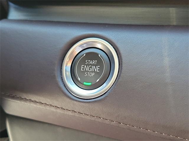 Photo of 2021 Crystal White Tricoat Cadillac Escalade