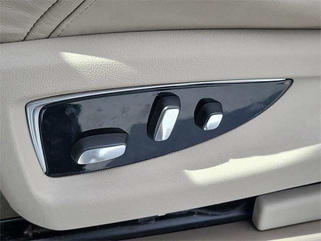 Photo of 2019 Crystal White Tricoat Cadillac Escalade