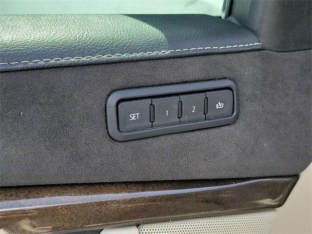 Photo of 2019 Crystal White Tricoat Cadillac Escalade