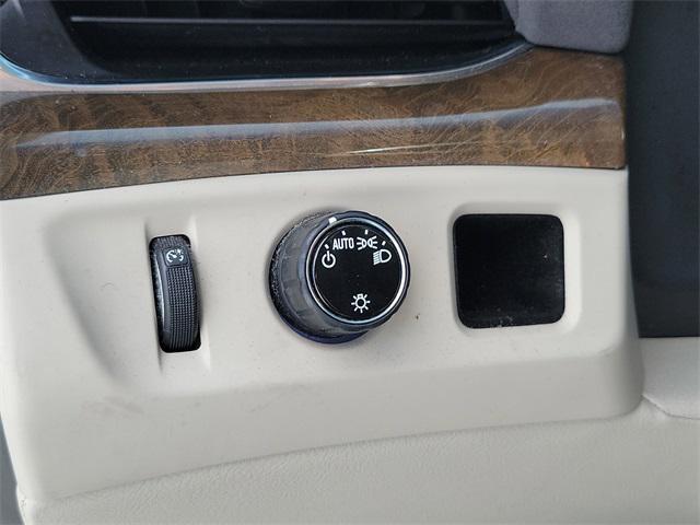 Photo of 2019 Crystal White Tricoat Cadillac Escalade