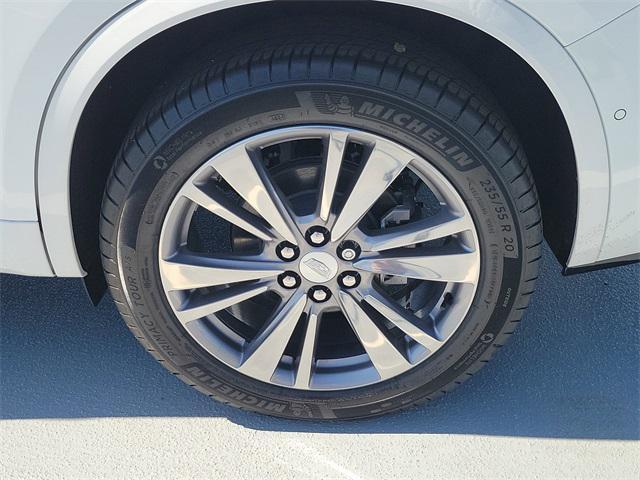 Photo of 2025 Crystal White Tricoat Cadillac XT6