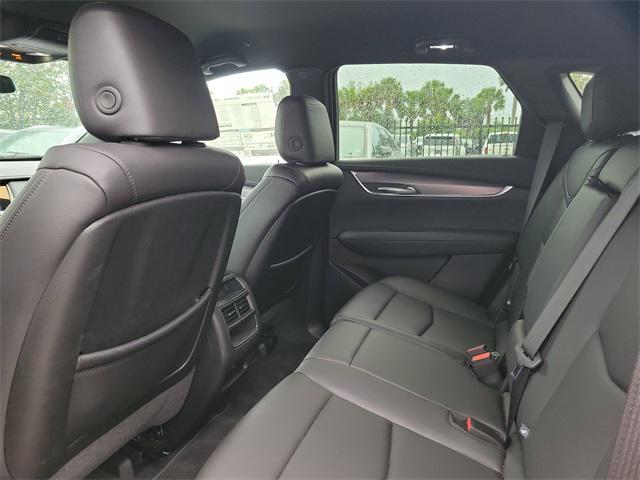 Photo of 2025 Argent Silver Metallic Cadillac XT5