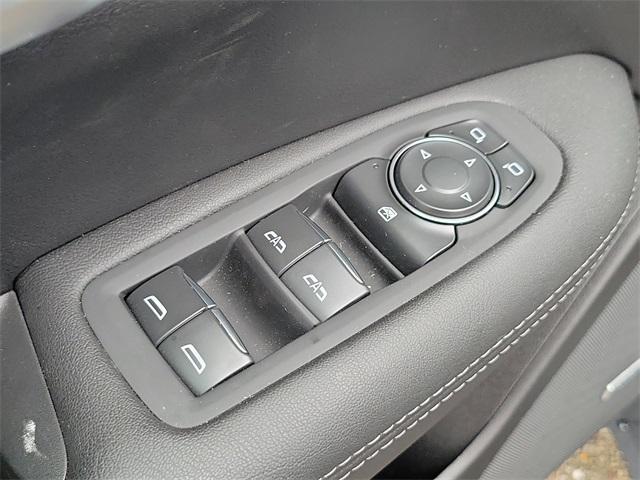 Photo of 2025 Argent Silver Metallic Cadillac XT5