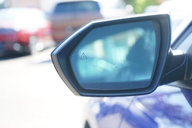 Photo of 2025 Intense Blue Hyundai ELANTRA HEV