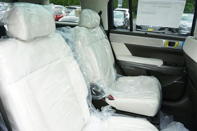 Photo of 2025 Gray Hyundai SANTA FE HEV