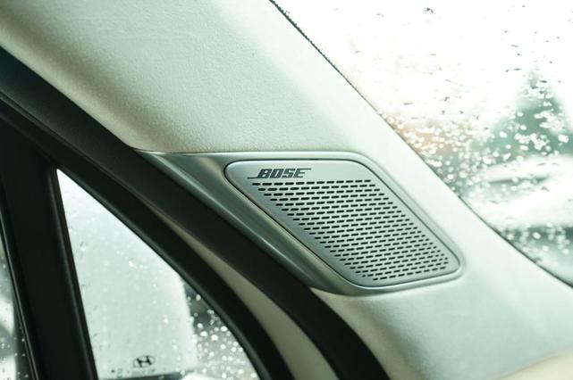 Photo of 2025 Gray Hyundai SANTA FE HEV