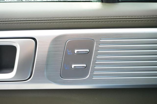 Photo of 2025 Gray Hyundai SANTA FE HEV