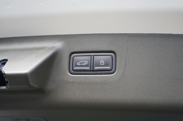 Photo of 2025 Gray Hyundai SANTA FE HEV