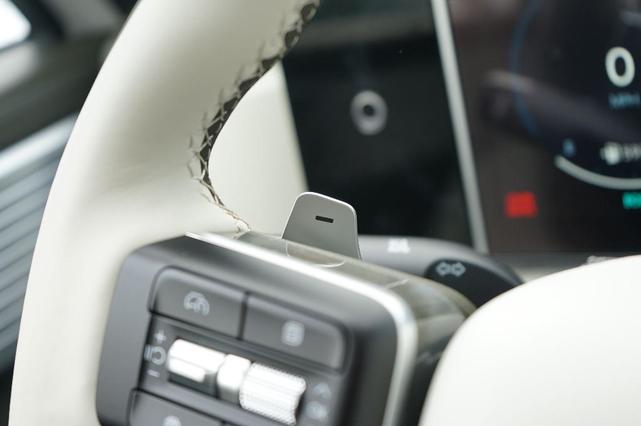 Photo of 2025 Gray Hyundai SANTA FE HEV