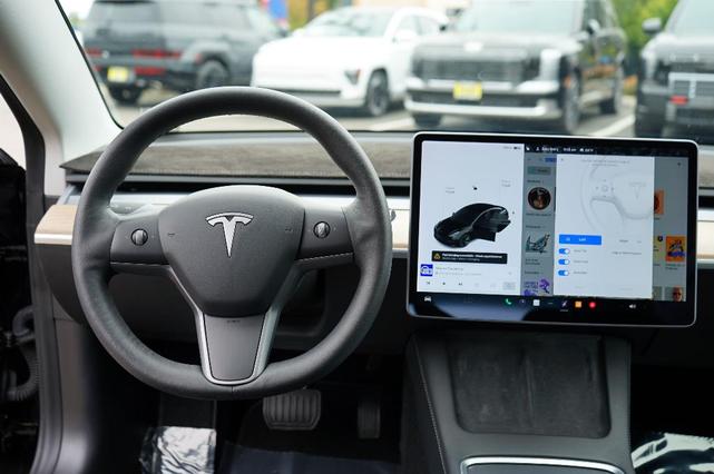 Photo of 2021 Deep Blue Metallic Tesla Model 3