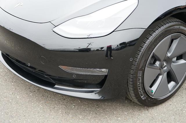 Photo of 2021 Deep Blue Metallic Tesla Model 3