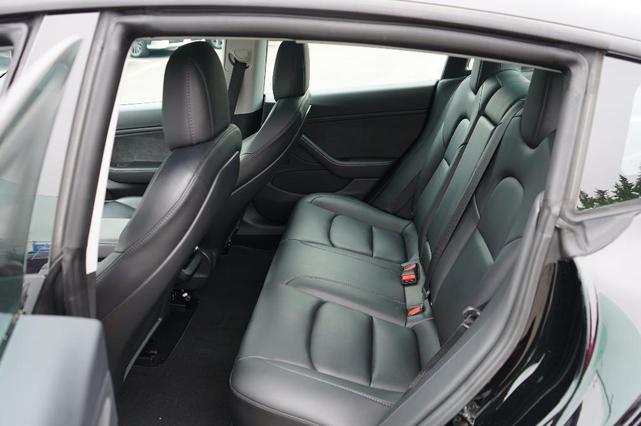 Photo of 2021 Deep Blue Metallic Tesla Model 3