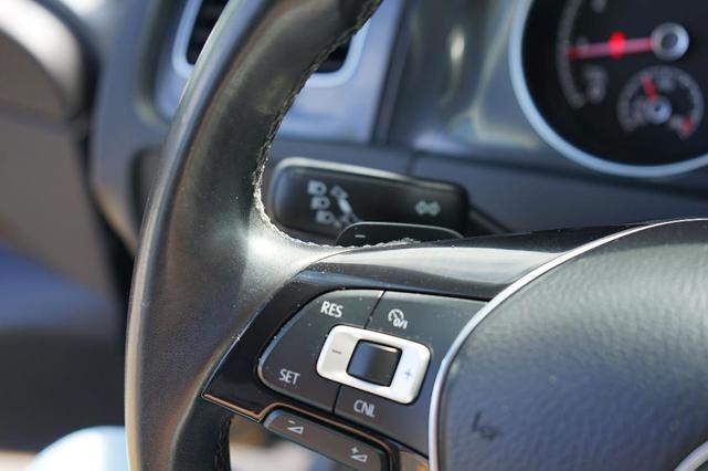 Photo of 2018 Platinum Gray Metallic Volkswagen Golf