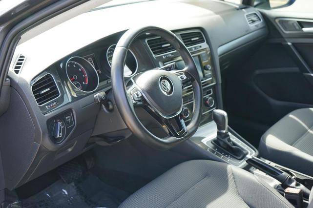 Photo of 2018 Platinum Gray Metallic Volkswagen Golf
