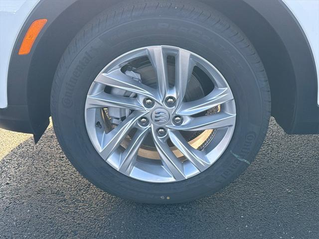 Photo of 2025 Summit White Buick Envista