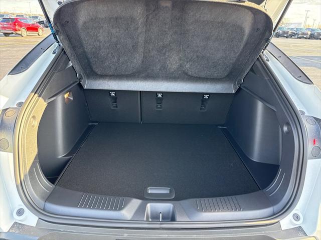 Photo of 2025 Summit White Buick Envista