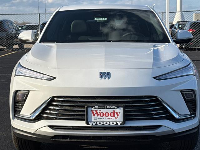 Photo of 2025 Summit White Buick Envista