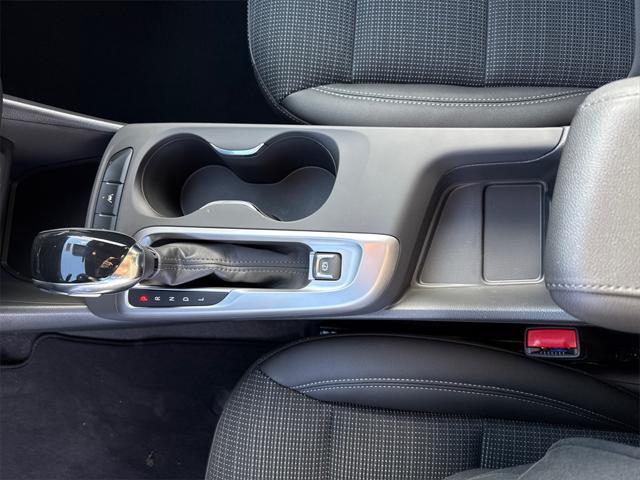 Photo of 2025 Summit White Buick Envista
