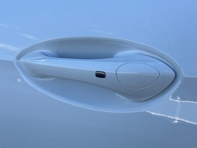 Photo of 2025 Summit White Buick Envista