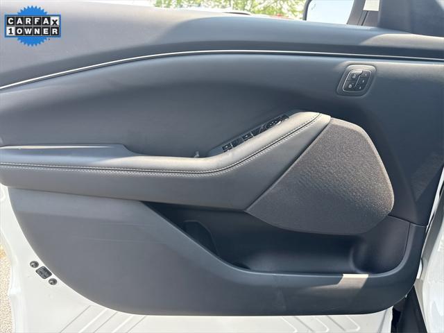 Photo of 2022 White Metallic Ford Mustang Mach-E