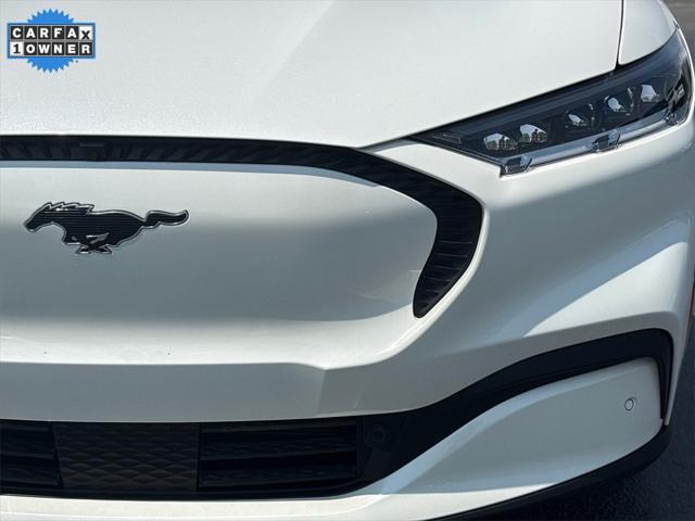 Photo of 2022 White Metallic Ford Mustang Mach-E