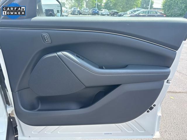Photo of 2022 White Metallic Ford Mustang Mach-E