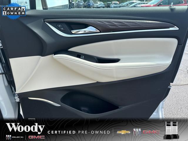 Photo of 2023 White Frost Tricoat Buick Enclave