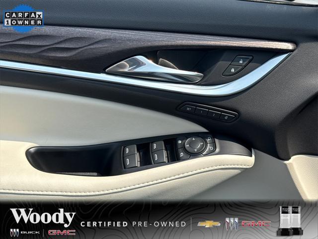 Photo of 2023 White Frost Tricoat Buick Enclave