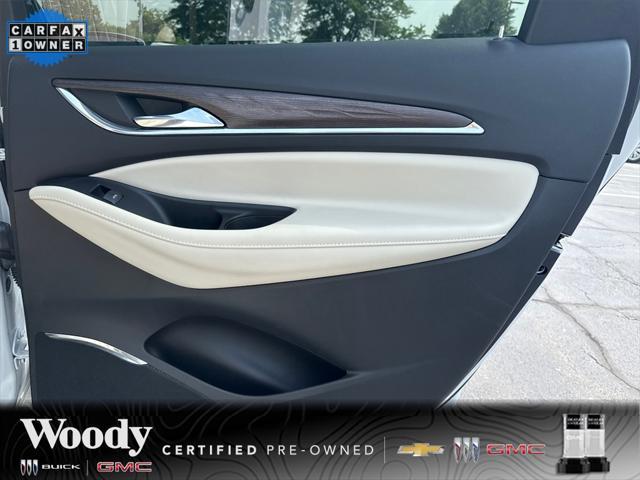 Photo of 2023 White Frost Tricoat Buick Enclave