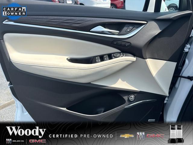 Photo of 2023 White Frost Tricoat Buick Enclave