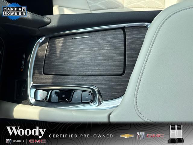 Photo of 2023 White Frost Tricoat Buick Enclave