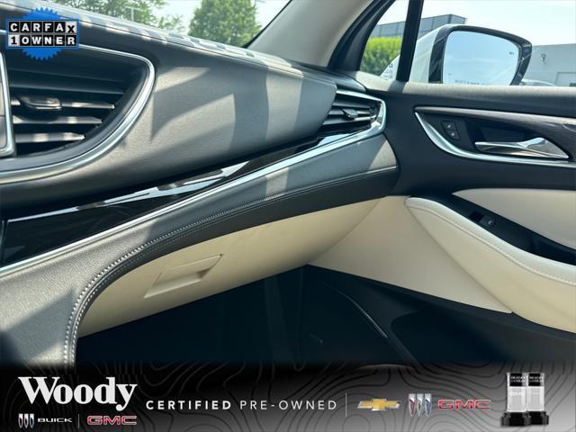 Photo of 2023 White Frost Tricoat Buick Enclave