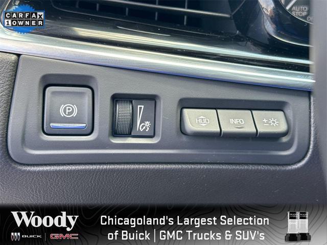 Photo of 2023 Crystal White Tricoat Cadillac XT6