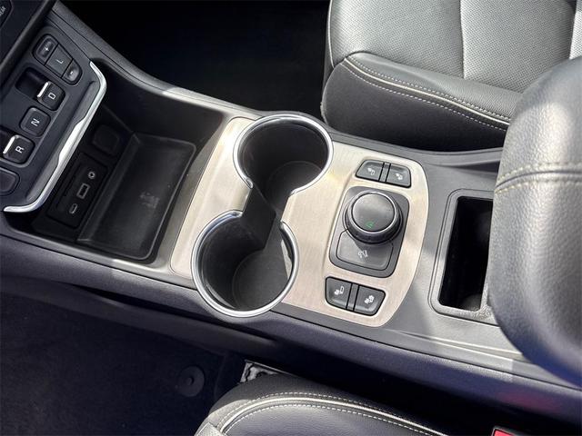 Photo of 2019 Summit White GMC Terrain