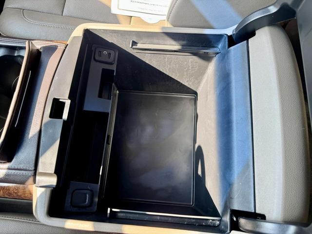 Photo of 2016 Summit White Chevrolet Suburban