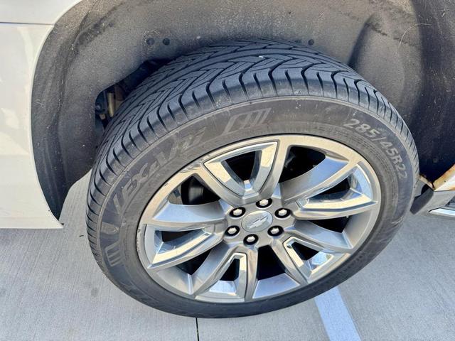 Photo of 2016 Summit White Chevrolet Suburban